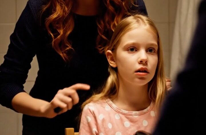 Megdöbbentem, amikor a hatéves lányom megkérdezte, hogy „Tomas úr” miért csak éjszaka jön, amikor aludtam. Nem ismerek senkit, akit Tomasnak hívnának, ezért felállítottam egy kamerát a szobájában, és vártam.