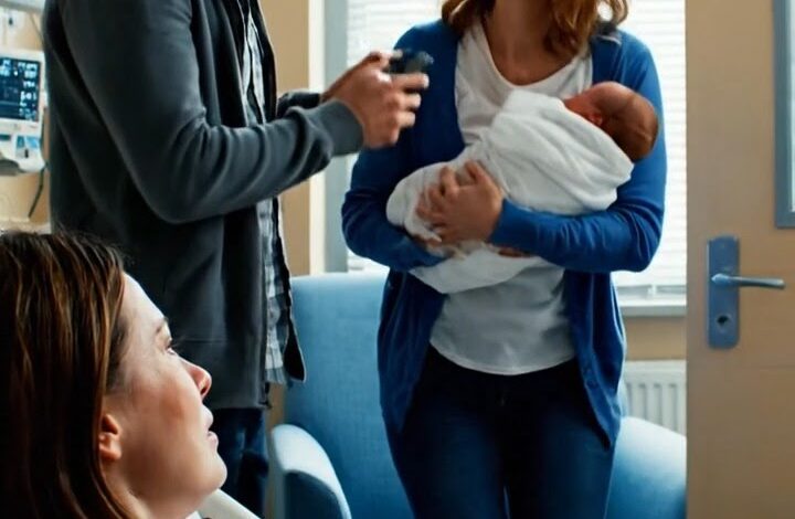 Anyák napján anyukám büszkén közölte a Facebookkal, hogy a nővérem kisfia az „egyetlen unokája”, miközben én a babámat vártam, amit alig ismert el, és hét hónappal később, amikor megindult a vajúdás, és még mindig őt választotta helyettem, a szülőszobai fotó, ami mindenki hírfolyamát bejárta, nem a lányom arca miatt terjedt el virálisan, hanem a karjában tartó nő miatt. – Hírek