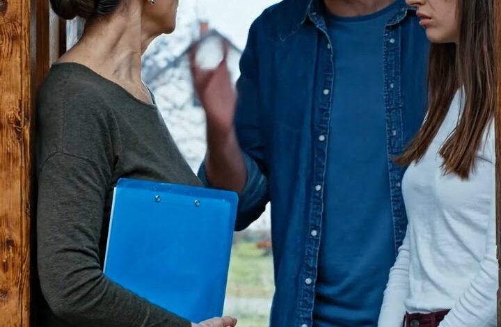 „Maradjunk nálad, amíg stabilizálódik a helyzet” – mondta a fiam, míg a menyem úgy nézett rám, mintha a válasz már eldőlt volna. Én csak annyit mondtam: „Nem.” Mindketten megdermedtek – de engem nem a kéréstől futott el a hideg, hanem attól, ahogyan az emeletre és erre a házra úgy utaltak, mintha már be lett volna építve a terveikbe. – Hírek